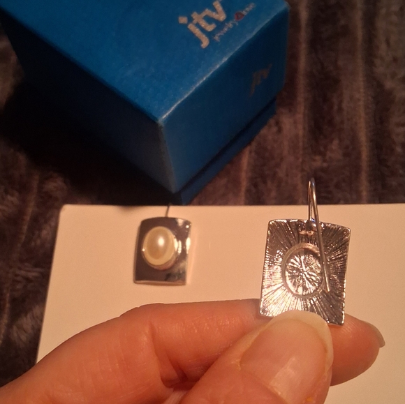 🔥NEW! Modern Style Silver and Pearl Earrings - Picture 3 of 3